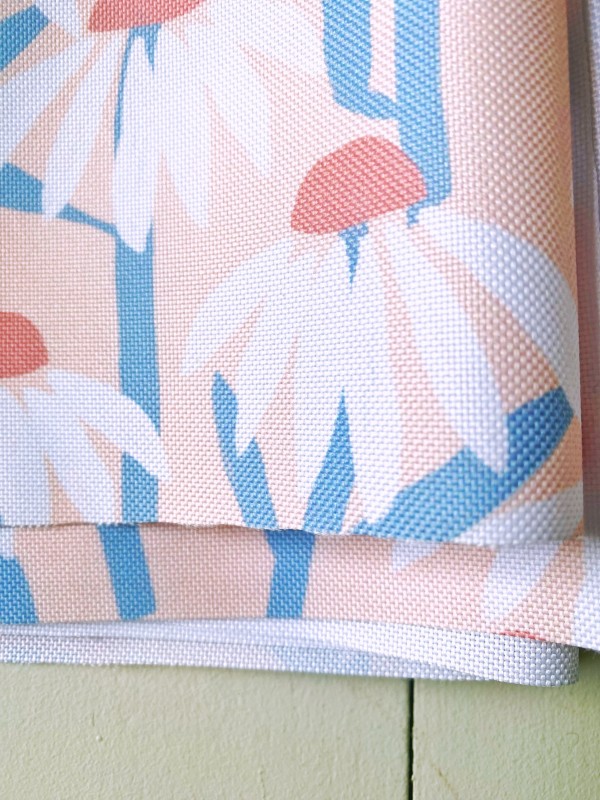 Coupon Marguerites Nude Tissu Imperméable 108X155 cm