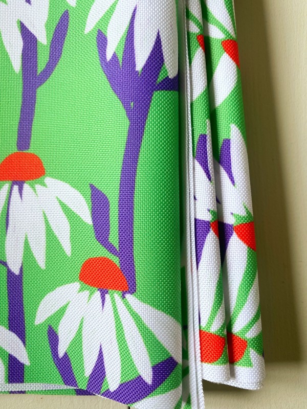 Coupon Marguerites Vert Tissu Imperméable 54X155 cm